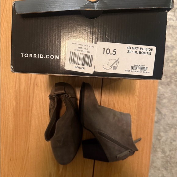Torrid Gray Side Zip Heel Booties – Size 10.5 – Never Worn w/ Box - Picture 2 of 6